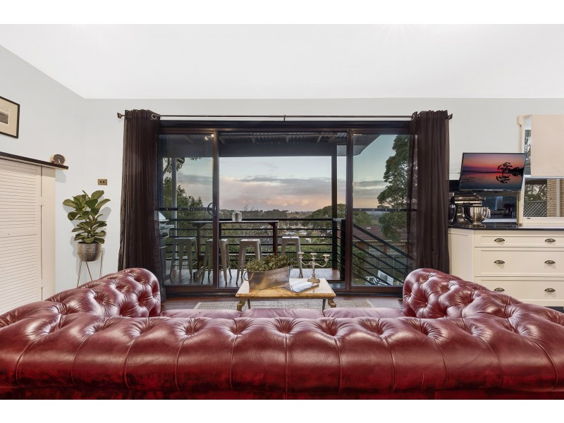 15 Valley View Road, Bateau Bay NSW 2261