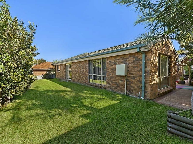 15 Walch Avenue, Bateau Bay NSW 2261