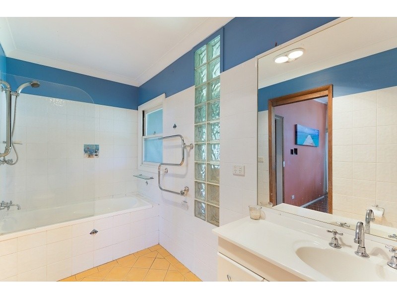 69 Lakin Street, Bateau Bay NSW 2261