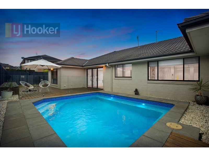 42 Bataan Cct, Bateau Bay NSW 2261