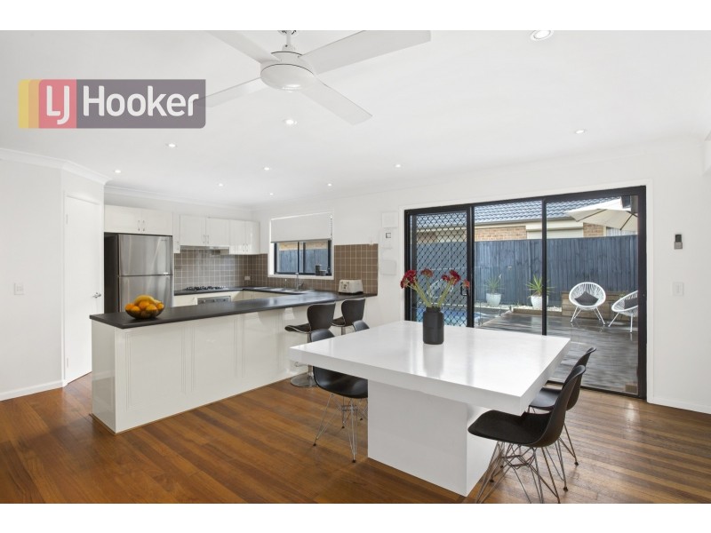 42 Bataan Cct, Bateau Bay NSW 2261