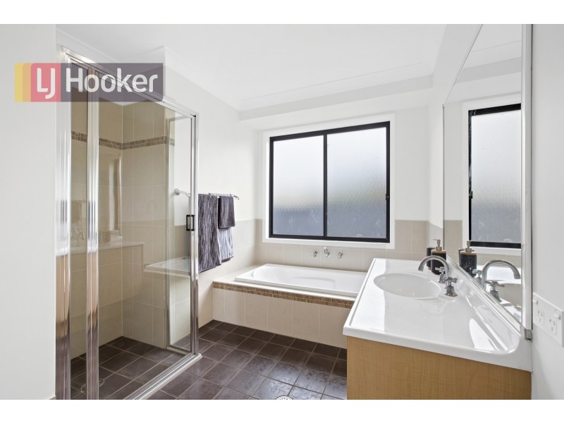 42 Bataan Cct, Bateau Bay NSW 2261