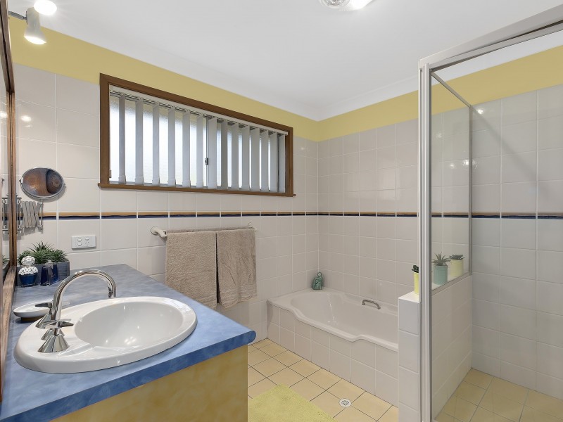 40 Promenade Avenue, Bateau Bay NSW 2261