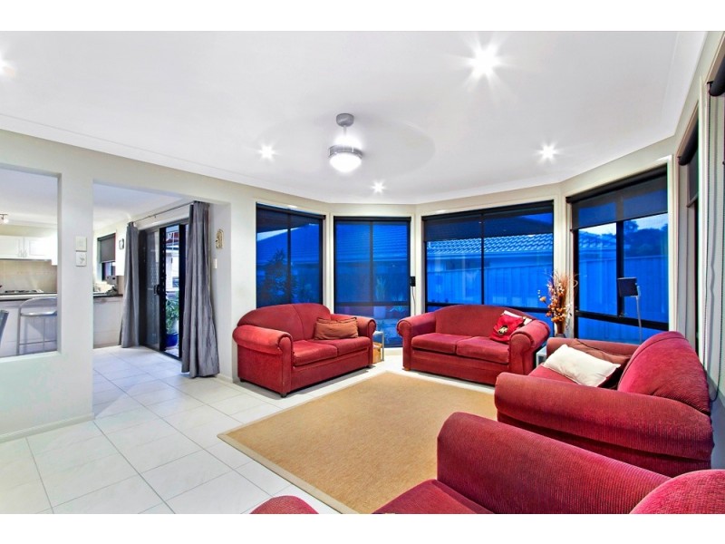 43 Bataan Cct, Bateau Bay NSW 2261