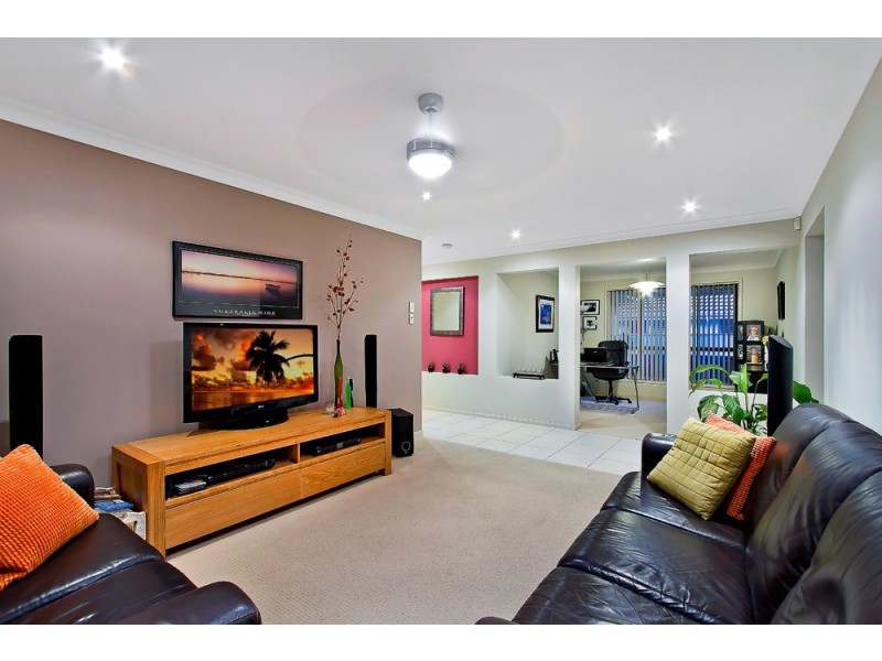 43 Bataan Cct, Bateau Bay NSW 2261