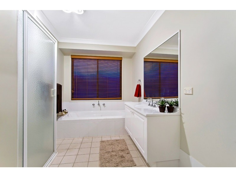 43 Bataan Cct, Bateau Bay NSW 2261