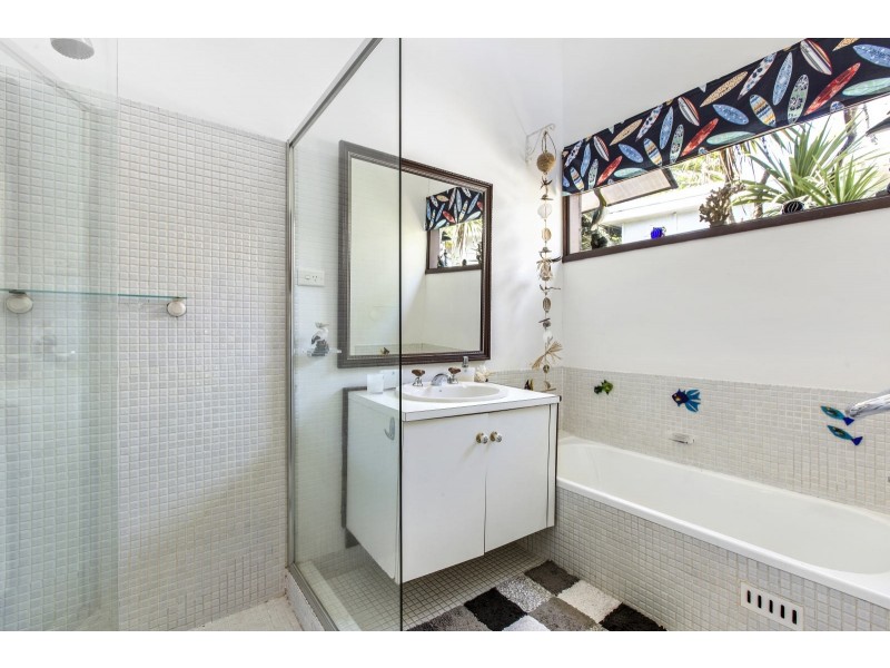 56 Promenade Avenue, Bateau Bay NSW 2261