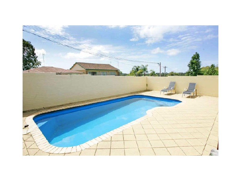 8 Avignon Avenue, Bateau Bay NSW 2261