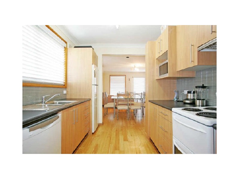 8 Avignon Avenue, Bateau Bay NSW 2261