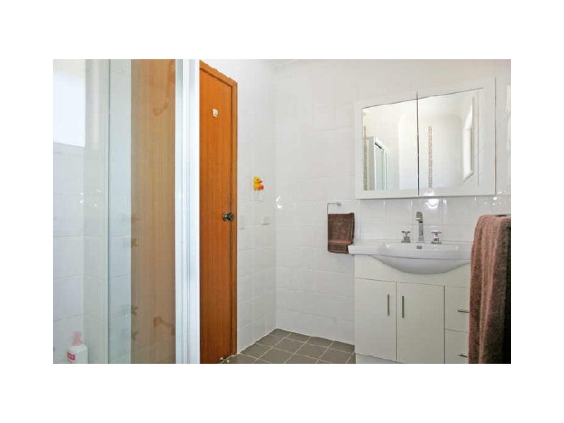 8 Avignon Avenue, Bateau Bay NSW 2261