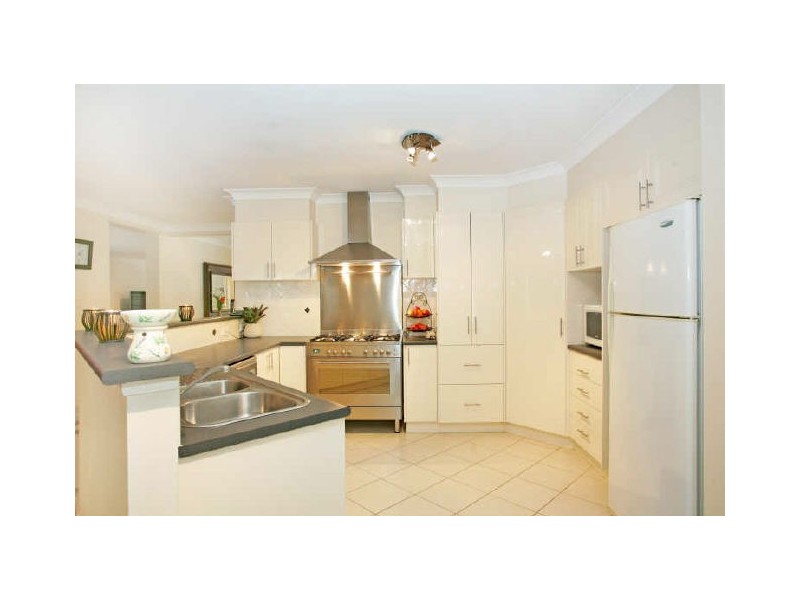 33 Bataan Cct, Bateau Bay NSW 2261