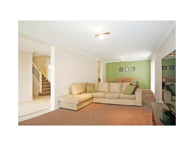 33 Bataan Cct, Bateau Bay NSW 2261