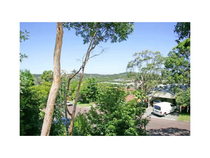 6 Valley View Rd, Bateau Bay NSW 2261