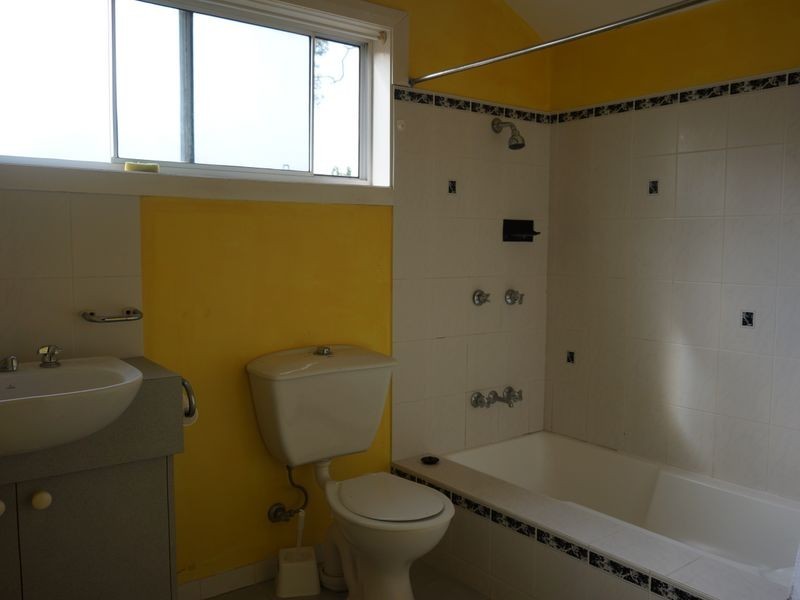 8 Howard Street, Green Point NSW 2251