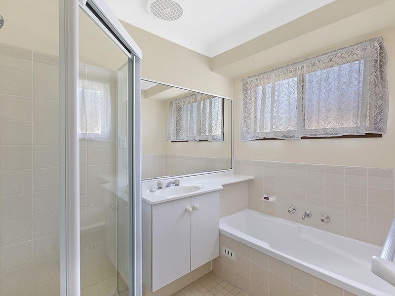 8 Charlotte Close, Bateau Bay NSW 2261