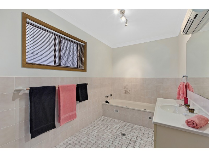 21 Redgum Close, Bateau Bay NSW 2261