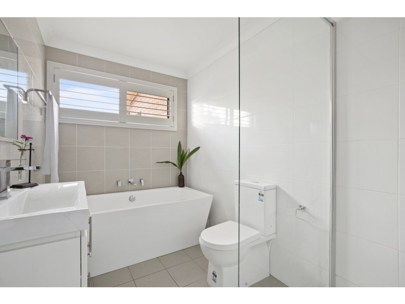 12 Barry Street, Bateau Bay NSW 2261