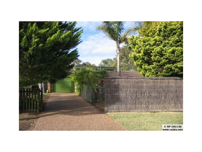 10 Compass Cl, Bateau Bay NSW 2261