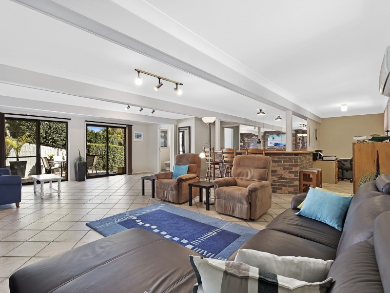 9 Rickard St, Bateau Bay NSW 2261