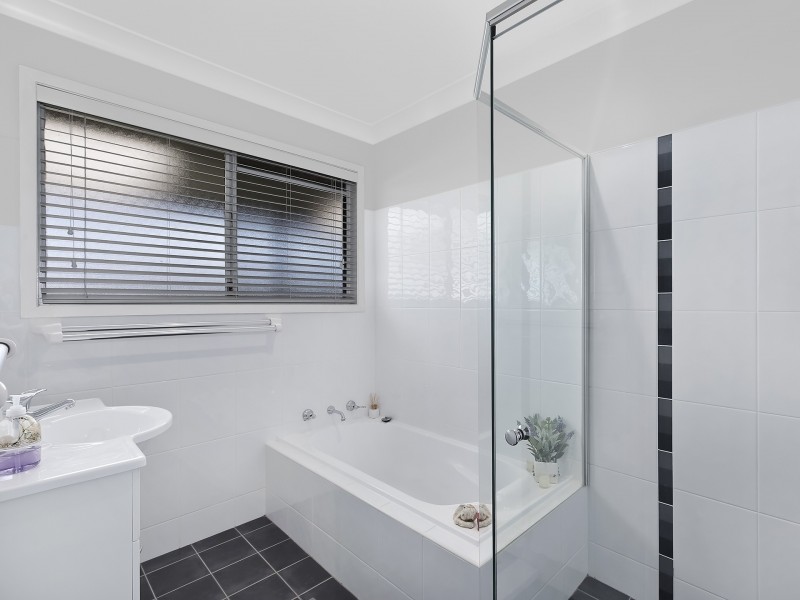 9 Rickard St, Bateau Bay NSW 2261