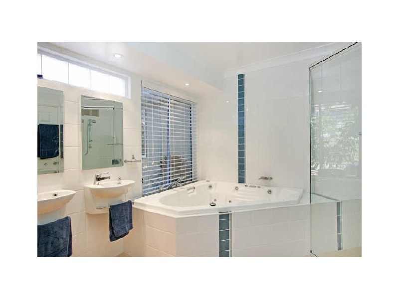 10 Mermaid Drive, Bateau Bay NSW 2261