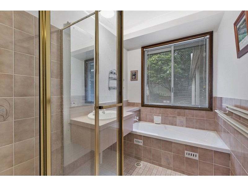 4 Kaystone Close, Bateau Bay NSW 2261