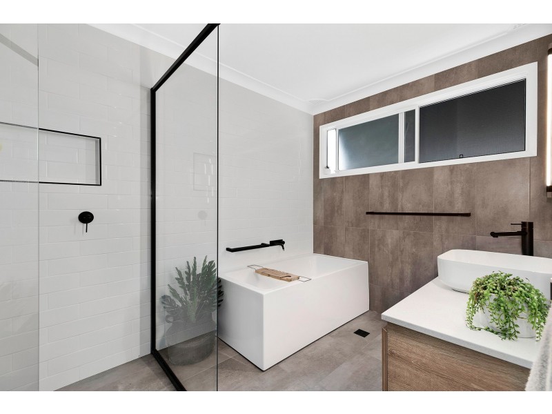 6 Avignon Street, Bateau Bay NSW 2261