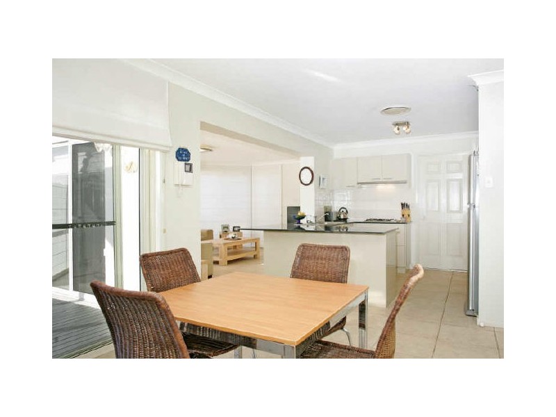 2 Bataan Cct, Bateau Bay NSW 2261