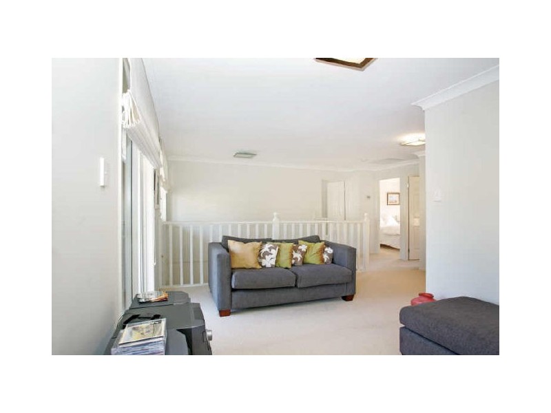 2 Bataan Cct, Bateau Bay NSW 2261