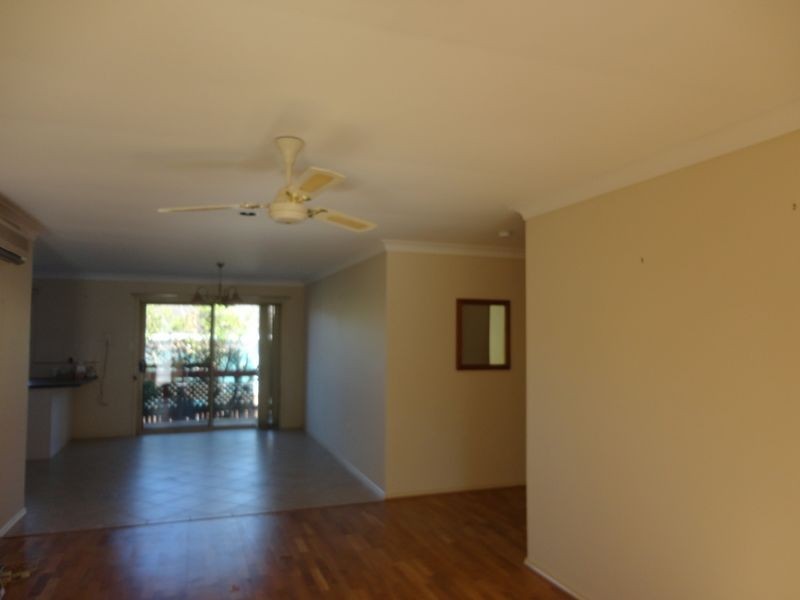 4 Robert Place, Bateau Bay NSW 2261