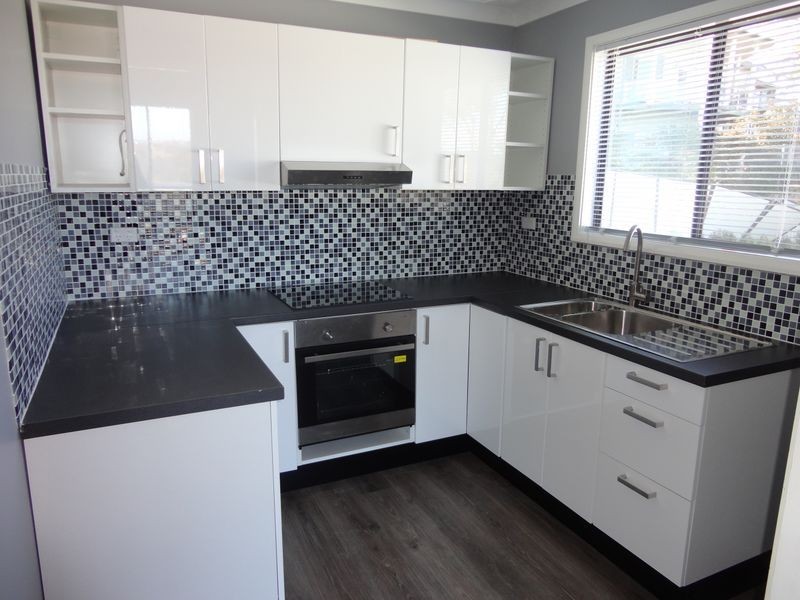 4 Valley View Road, Bateau Bay NSW 2261