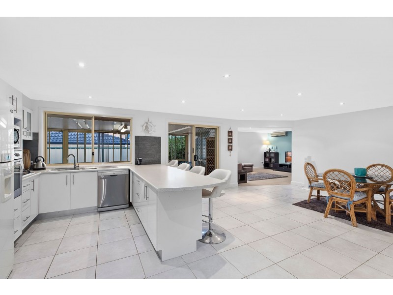 30 MacIntyre Street, Bateau Bay NSW 2261