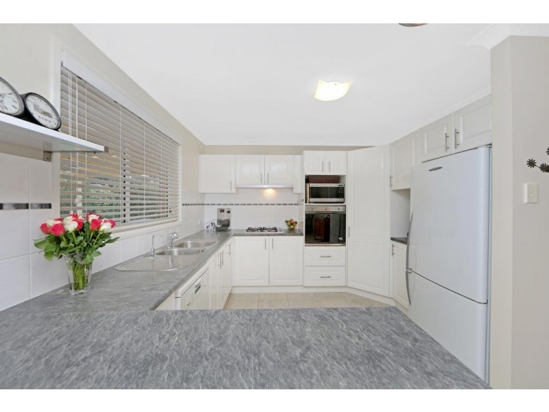 18 Bataan Cct, Bateau Bay NSW 2261