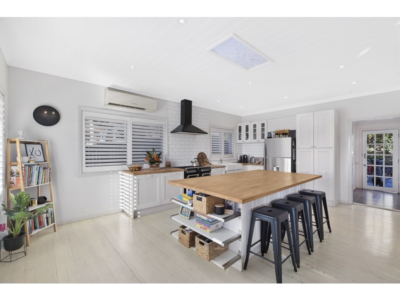 13 Toongara Ave, Bateau Bay NSW 2261