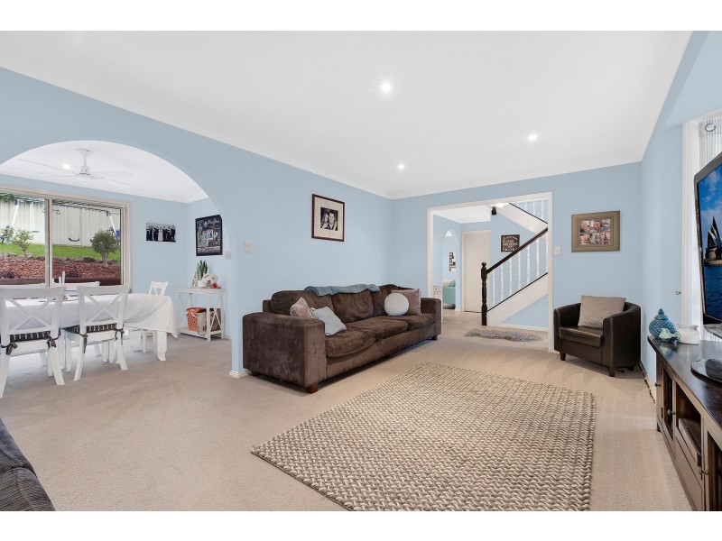 220 Cresthaven Avenue, Bateau Bay NSW 2261