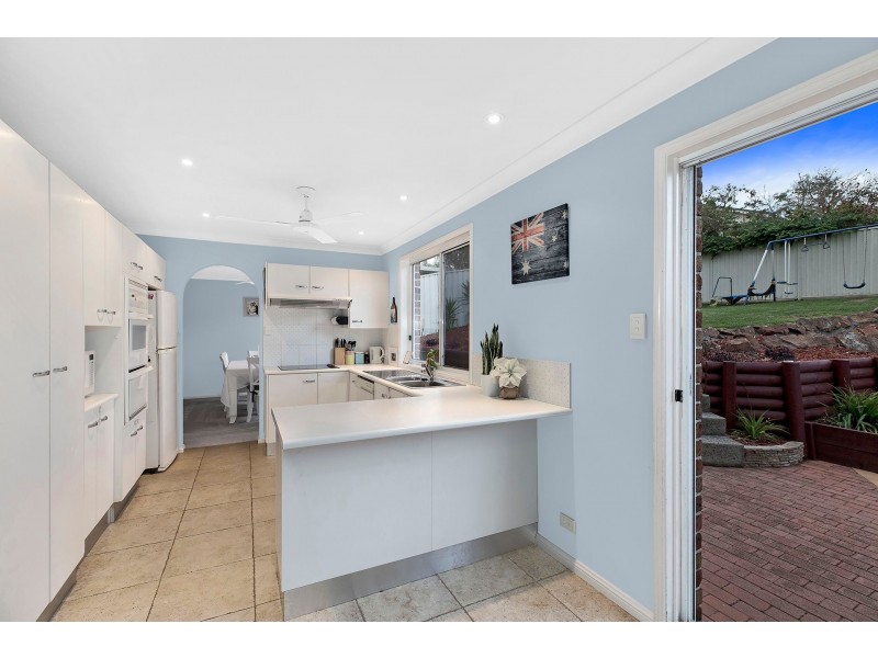 220 Cresthaven Avenue, Bateau Bay NSW 2261