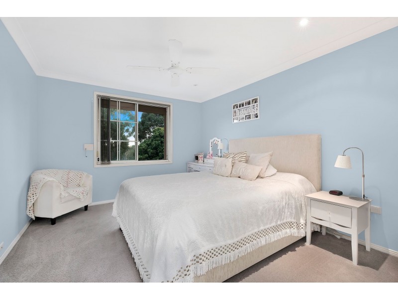 220 Cresthaven Avenue, Bateau Bay NSW 2261