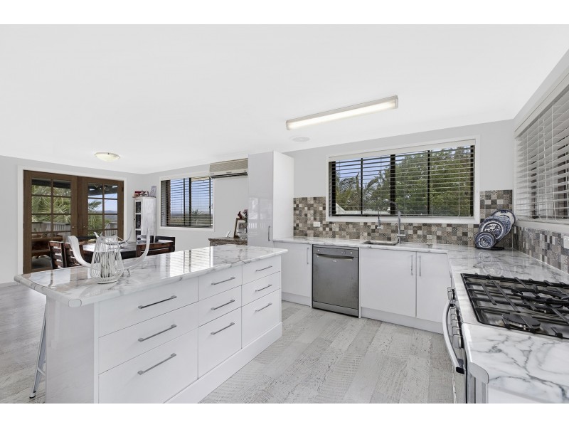 8 Yumbool Close, Forresters Beach NSW 2260