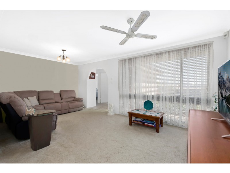 15 Peta Close, Bateau Bay NSW 2261