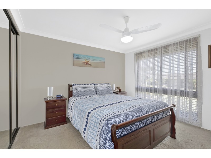 15 Peta Close, Bateau Bay NSW 2261