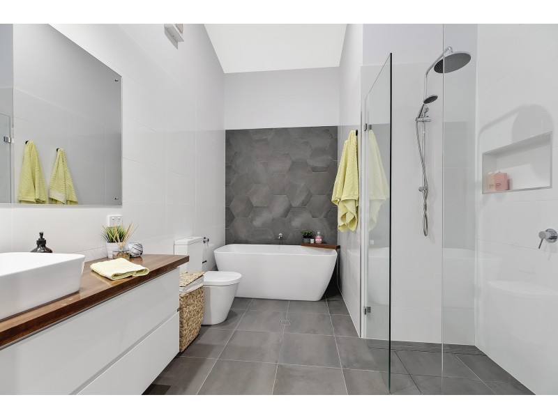 9 Poplars Avenue, Bateau Bay NSW 2261