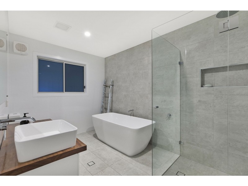9 Poplars Avenue, Bateau Bay NSW 2261