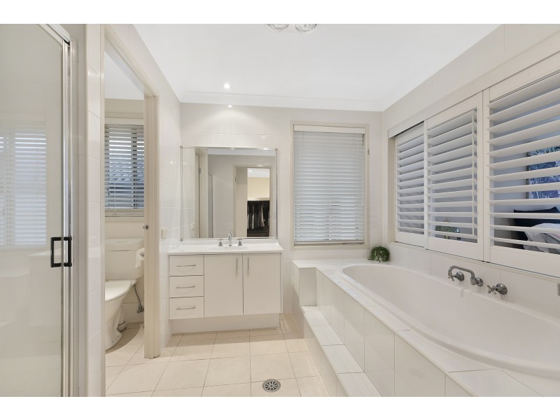 3 Bataan Cct, Bateau Bay NSW 2261