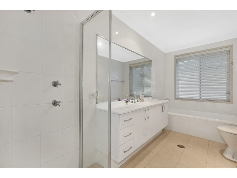 3 Bataan Cct, Bateau Bay NSW 2261