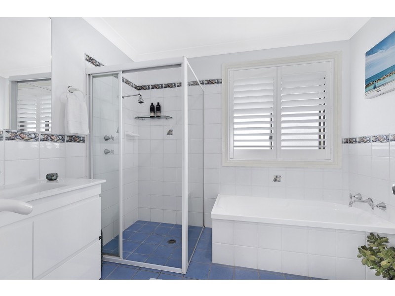 1/24 Poplars Avenue, Bateau Bay NSW 2261