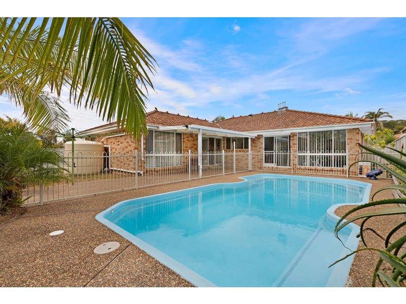 1 Sirius Avenue, Bateau Bay NSW 2261