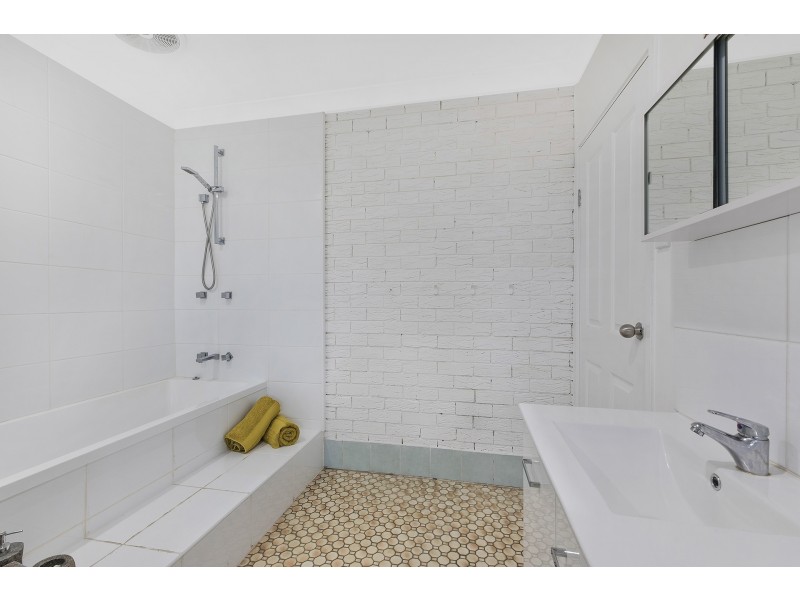 8 Yumbool Close, Forresters Beach NSW 2260