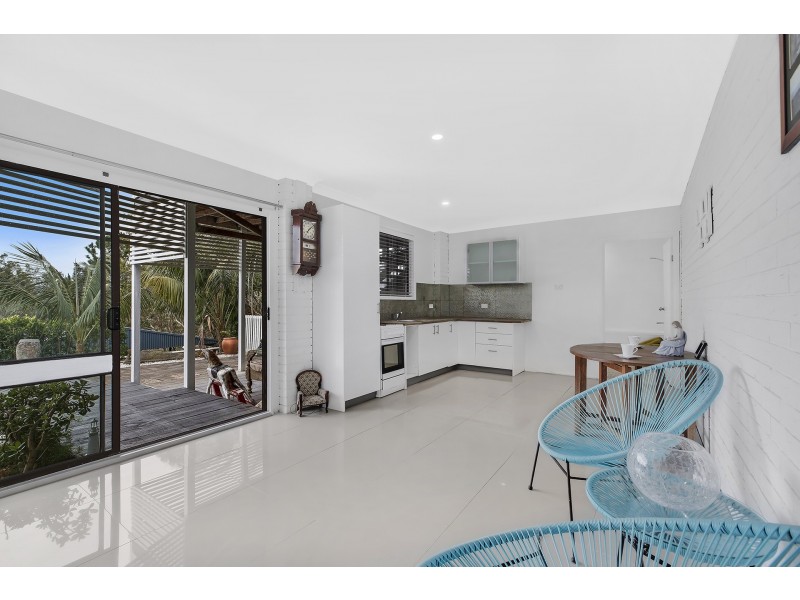 8 Yumbool Close, Forresters Beach NSW 2260