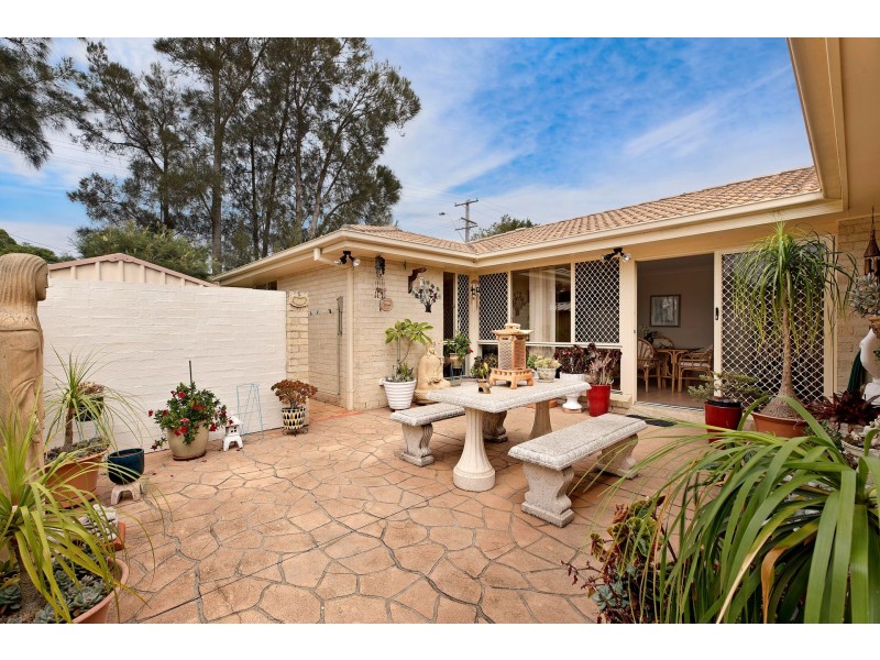 24 MacIntyre Street, Bateau Bay NSW 2261