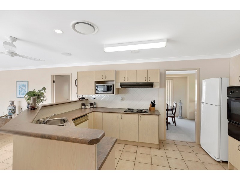 24 MacIntyre Street, Bateau Bay NSW 2261